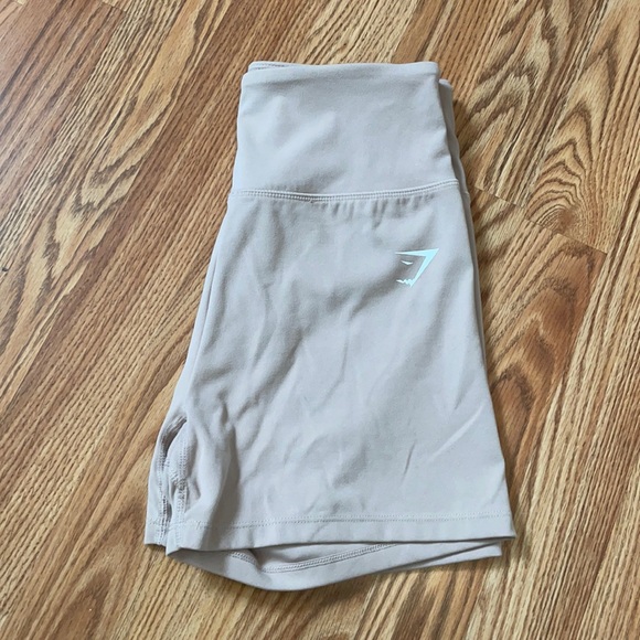 Gymshark Dreamy Shorts Taupe size Small - Picture 2 of 2